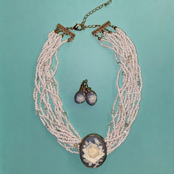 Vintage Cameo Jewelry Set - Picture 3 of 7